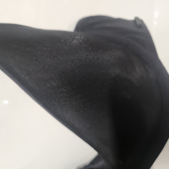 SKIMS Weithless Scoop Bra With Under Wire, Size 34B Color Onyx (Black) - Picture 9 of 9